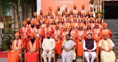राष्ट्रपति ने पतंजलि विश्वविद्यालय द्वितीय दीक्षांत समारोह में स्वर्ण पदक प्राप्त विद्यार्थियों को किया सम्मानित
