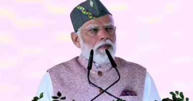 उत्तराखंड रजत जयंती -प्रधानमंत्री का लोगों से संवाद, बच्चों को दुलारा...पीएम मोदी को सुनने उमड़ी भीड़