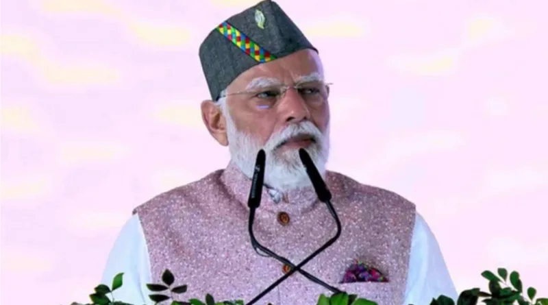 उत्तराखंड रजत जयंती -प्रधानमंत्री का लोगों से संवाद, बच्चों को दुलारा...पीएम मोदी को सुनने उमड़ी भीड़