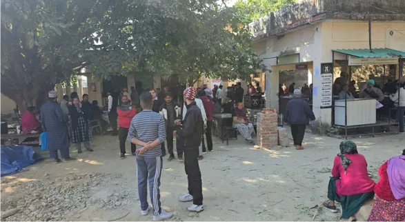 रामनगर: कोर्ट परिसर में बिजली और पानी के बिल कम या माफ होने की अफवाह के चलते बना अफरा-तफरी का माहौल