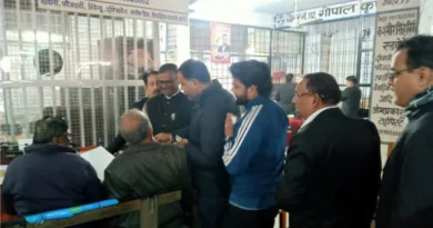 कोषाध्यक्ष पद पर प्रत्याशी एड0 अरविन्द सिंह ने किया साथी अधिवक्ताओं से जनसम्पर्क