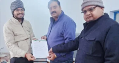 वार्ड नं0 28 की पार्षद ने की जल निगम के जेई से सीवर लाइन अवरुद्ध होने के कारण फैल रही गंदगी और बदबू के संबंध में स्थायी समाधान करने की मांग