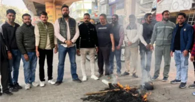 भारतीय जनता युवा मोर्चा ने फूंका तेलंगाना के कांग्रेसी मुख्यमंत्री का पुतला