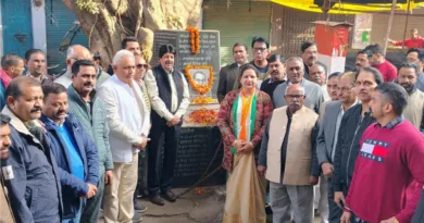 कांग्रेसी कार्यकर्ताओं ने महा परिनिर्वाण दिवस, पुण्यतिथि पर अपने श्रद्धा सुमन अर्पित कर अपनी दी श्रद्धांजलि