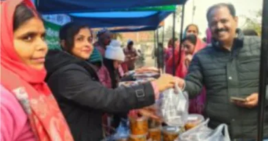 सूर्या रोशनी प्लांट के कॉलोनी परिसर में लगाया स्वयं सहायता समूहों की महिलाओं द्वारा निर्मित उत्पादों का स्टॉल