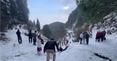 नैनीताल में बर्फबारी के बाद सैलानियों की संख्या बढ़ी