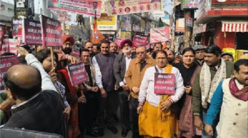 महिला मोर्चा भाजपा ने दिवंगत बेटी अंकिता भंडारी के खिलाफ की जा रही गंदी राजनीति के खिलाफ कांग्रेस पार्टी का फूंका पुतला