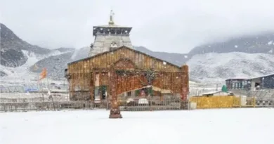 केदारनाथ धाम में शुरू हुई बर्फबारी