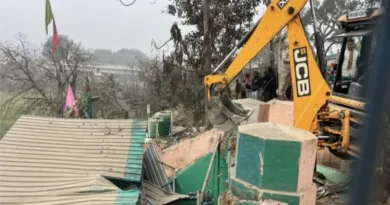 पिरान कलियर में सरकारी जमीन पर बनी अवैध मजार पर चला बुलडोजर