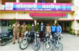 पुलिस ने दो शातिर बाइक चोरों सहित चोरी की चार बाइक बरामद की