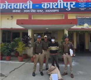 चोरी किये एसी कॉपर के पाइप के साथ शातिर चोर गिरफ्तार