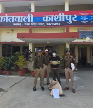 चोरी किये एसी कॉपर के पाइप के साथ शातिर चोर गिरफ्तार