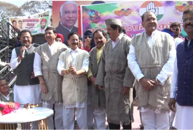 कांग्रेस के टॉप फाइव लीडर खास पोशाक में नजर आए