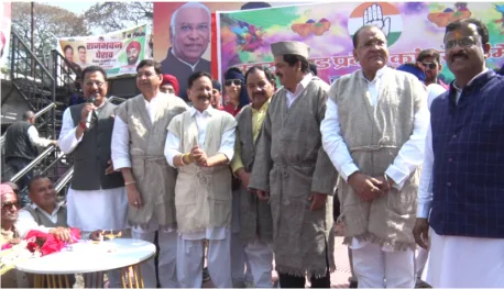 कांग्रेस के टॉप फाइव लीडर खास पोशाक में नजर आए