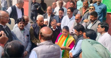 तहसीलदार का घेराव कर महाराणा प्रताप चौक से हेमपुर गौशला मोड तक बुरी तरह क्षतिग्रस्त नेशनल हाईवे को ठीक कराए जाने की मांग