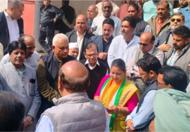 तहसीलदार का घेराव कर महाराणा प्रताप चौक से हेमपुर गौशला मोड तक बुरी तरह क्षतिग्रस्त नेशनल हाईवे को ठीक कराए जाने की मांग