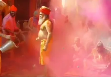 हरिद्वार में जूना अखाड़ा के साधू संतो ने किया होली आयोजन