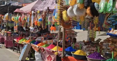 होली पर बाजारों में बंपर भीड़़, पुलिस प्रशासन पूरी तरह सतर्क