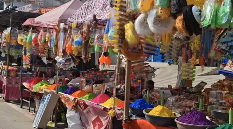 होली पर बाजारों में बंपर भीड़़, पुलिस प्रशासन पूरी तरह सतर्क