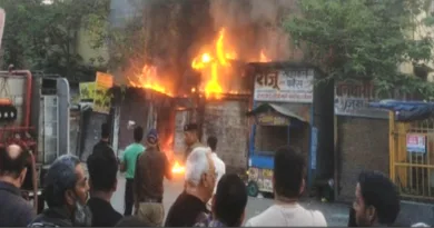 महाराणा प्रताप चौक के पास लगी दुकानों में आग