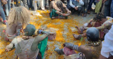 होली के अवसर पर नगर में शोभायात्रा धूमधाम से निकली