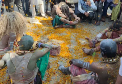 होली के अवसर पर नगर में शोभायात्रा धूमधाम से निकली