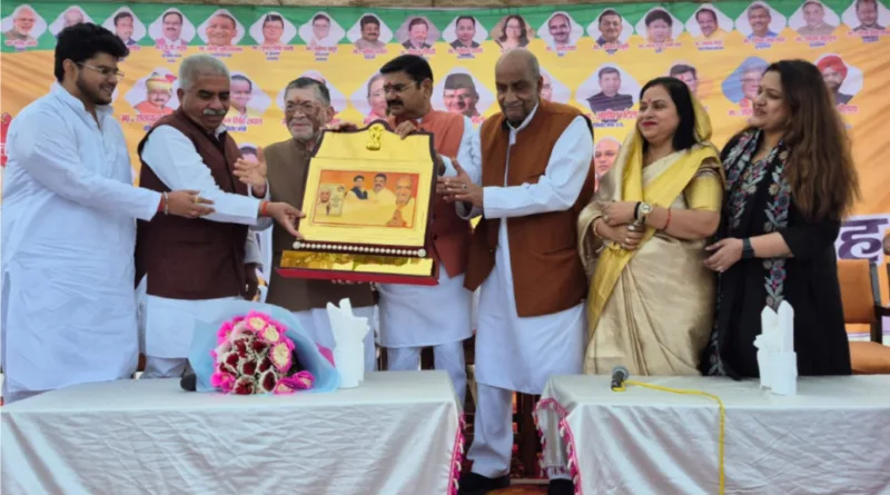 राज्यपाल संतोष गंगवार ने  लौह पुरूष सरदार बल्लभ भाई पटेल की नवनिर्मित प्रतिमा का लोकार्पण