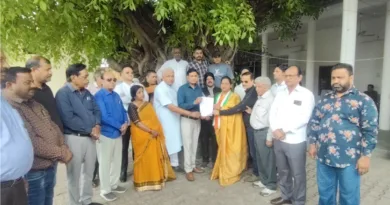 रामनगर नेशनल हाईवे सड़क के शीघ्र निर्माण की मांग को लेकर महानगर कांग्रेस दिया ज्ञापन