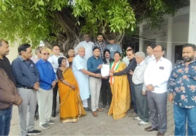 रामनगर नेशनल हाईवे सड़क के शीघ्र निर्माण की मांग को लेकर महानगर कांग्रेस दिया ज्ञापन