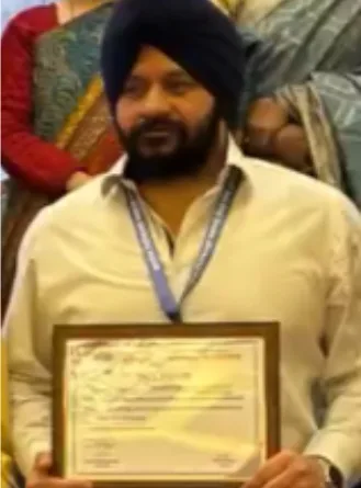 नगर स्वास्थ्य अधिकारी डॉ. अमरजीत साहनी चिकित्सा के क्षेत्र में उत्कृष्ट कार्य करने पर हुए सम्मानित