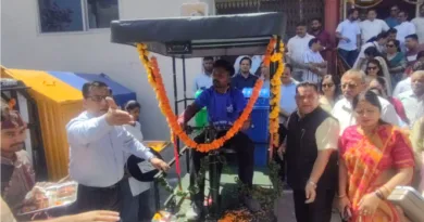 नैनी पेपर्स द्वारा नगर निगम को उपलब्ध कराई गई10 ई-रिक्शा टिपर