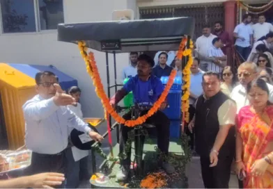 नैनी पेपर्स द्वारा नगर निगम को उपलब्ध कराई गई10 ई-रिक्शा टिपर