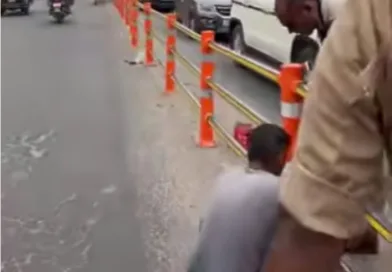 टांडा तिराहे से राधेश्याम बिल्डिंग तक की गयी बैरिकेडिंग