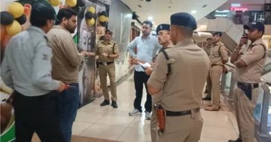 स्पा सेंटरों पर छापेमारी, मची अफरा तफरी