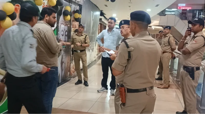 स्पा सेंटरों पर छापेमारी, मची अफरा तफरी