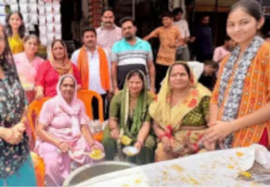 श्री विवेक प्रेम ट्रस्ट ने बांटा श्रद्धालुओं के लिए खिचड़ी एवं शरबत का प्रसाद