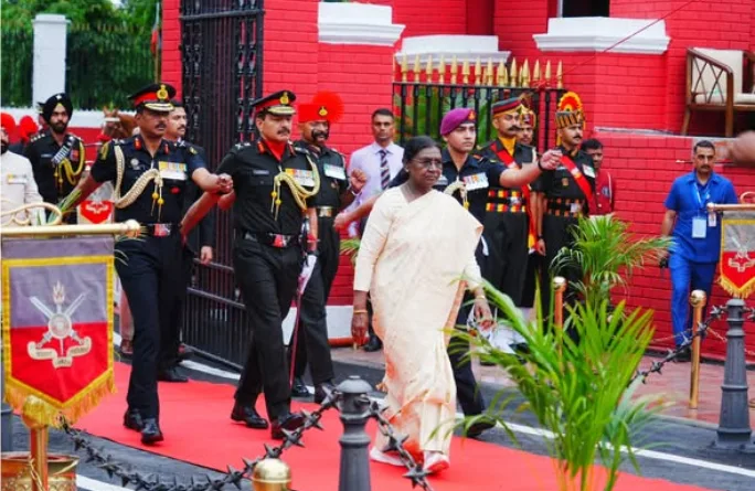 राष्ट्रपति द्रौपदी मुर्मू की गरिमामई उपस्थिति में आईएमए की पासिंग आउट परेड सम्पन्न 9 महिला कैडेटों ने रचा इतिहास