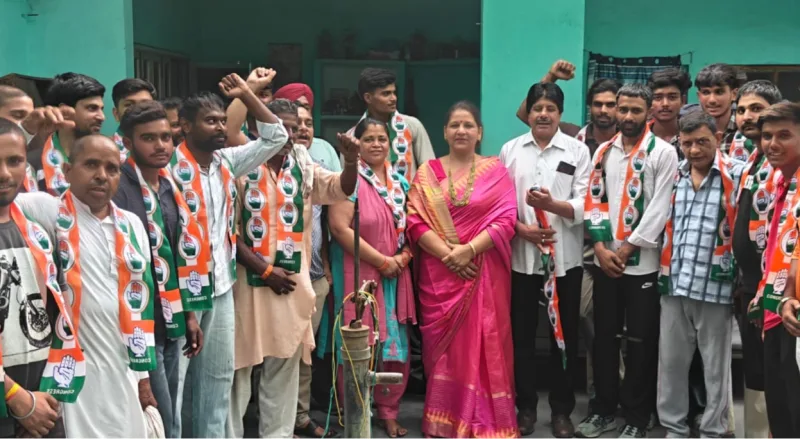 अल्का पाल ने नेतृत्व में दर्जन युवाओं ने कांग्रेस की सदस्यता ग्रहण