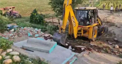 नानकमत्ता में सिंचाई विभाग की भूमि पर बनी अवैध मजार हटाई गई