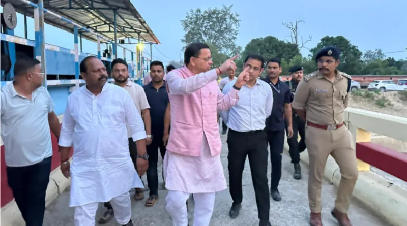 मुख्यमंत्री ने किया भारत-नेपाल सीमा स्थित लोहियाहैड क्षेत्र का निरीक्षण