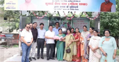 कुमाऊँ वैश्य सभा द्वारा निर्मित बस स्टॉपेज का मेयर दीपक बाली ने किया उद्घाटन