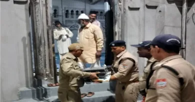 पुलिस ने धार्मिक स्थलों से नियमों के विपरीत संचालित लाउडस्पीकर हटवाए