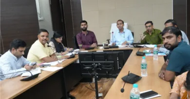 भारत निर्वाचन आयोग की तीन सदस्य टीम ने की जिला सभागार में रजिस्ट्रीकरण अधिकारी, बीएलओ, सुपरवाईजर के साथ बैठक