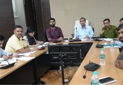 भारत निर्वाचन आयोग की तीन सदस्य टीम ने की जिला सभागार में रजिस्ट्रीकरण अधिकारी, बीएलओ, सुपरवाईजर के साथ बैठक