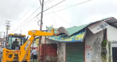 जिला प्रशासन और नगर निगम ने संयुक्त अभियान में अतिक्रमण पर चली जेसीबी