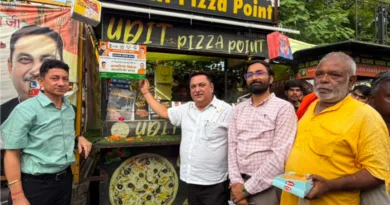 महापौर बाली और नगर आयुक्त ने प्रधानमंत्री स्वनिधि योजना के तहत रेहड़ी-ठेला वेंडरों के वाहनों पर लगाए स्वनिधि बोर्ड