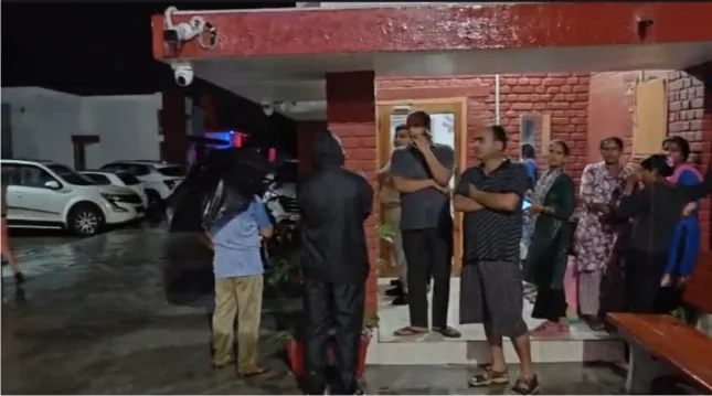 विश्वविद्यालय परिसर में कुछ मासूम नाबालिग बच्चियों के साथ छेड़छाड़ और अभद्रता