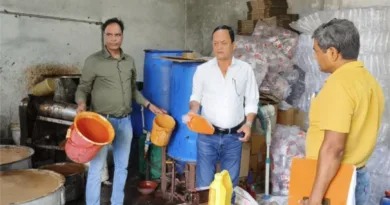 अवैध संचालित सॉस फैक्ट्री में छापा, सॉस की 351 बोतलें भी बरामद