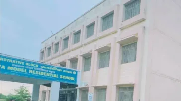 छात्र-छात्राओं के तीन दिन के आंदोलन का आखिरकार असर दिखा प्राचार्य को हटा गया