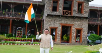सीएम आवास में तिरंगा लगाकर ‘हर घर तिरंगा’ अभियान का दिया संदेश